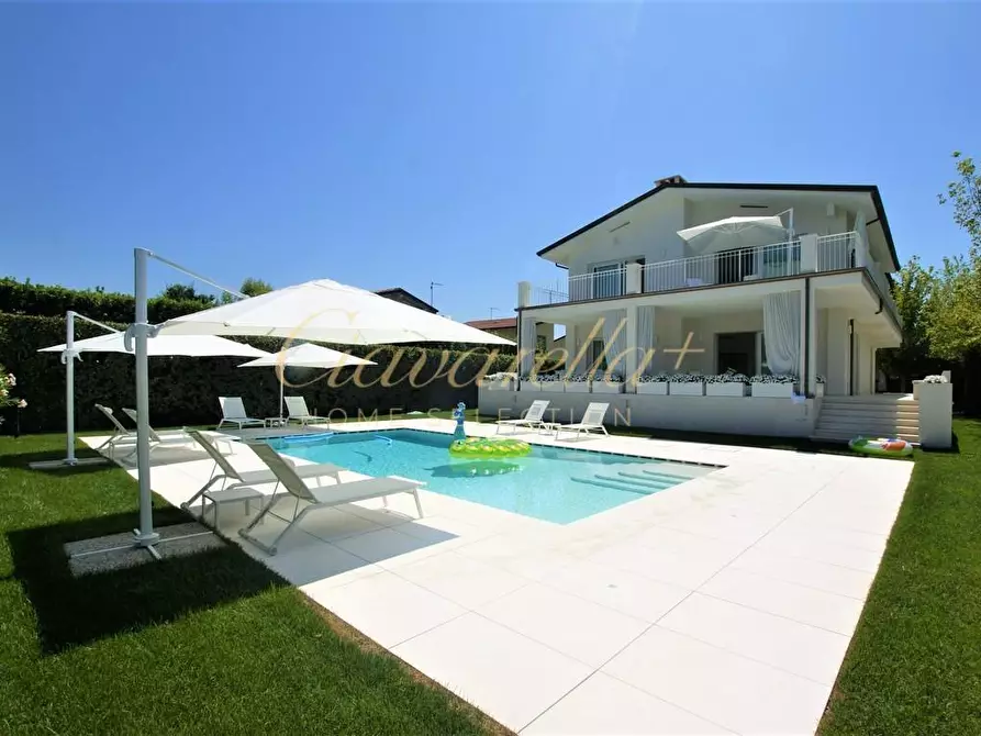 Immagine 2 di Villa in affitto  a Forte Dei Marmi