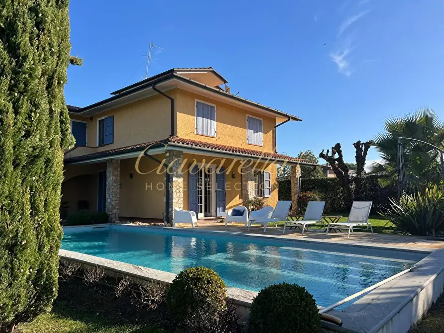 Immagine 1 di Villa in affitto  a Forte Dei Marmi