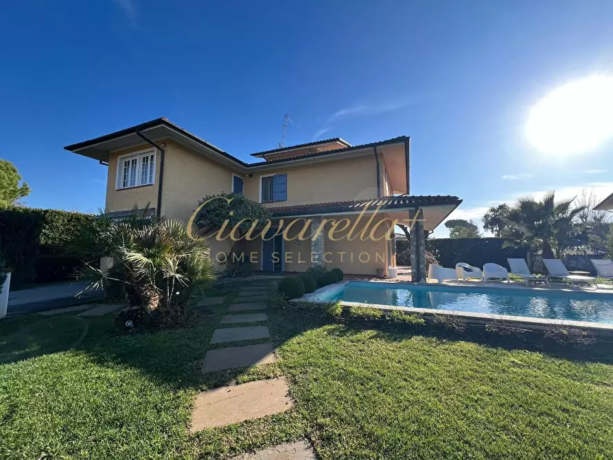 Immagine 31 di Villa in affitto  a Forte Dei Marmi