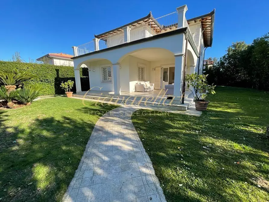 Immagine 12 di Villa in affitto  a Forte Dei Marmi