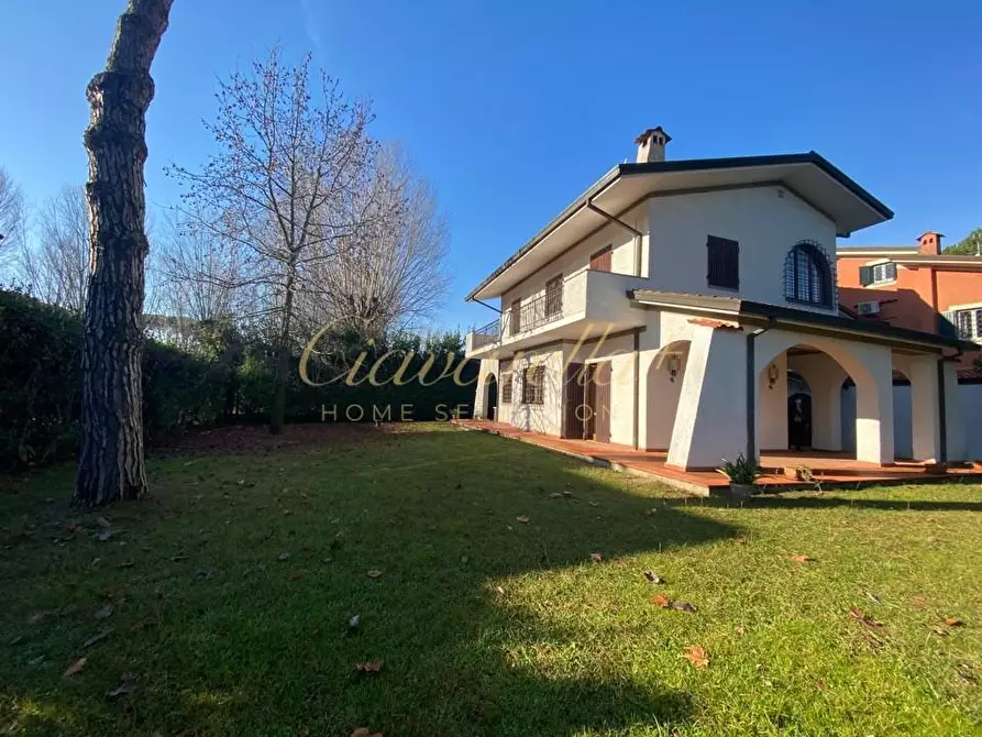 Immagine 8 di Villa in vendita  a Forte Dei Marmi