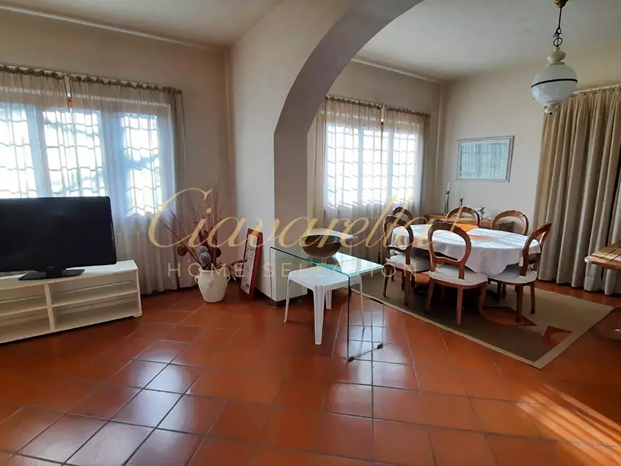 Immagine 5 di Villa in vendita  a Forte Dei Marmi