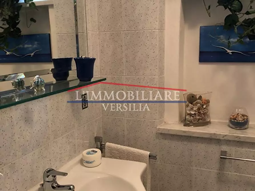 Immagine 22 di Casa semindipendente in vendita  a Montignoso