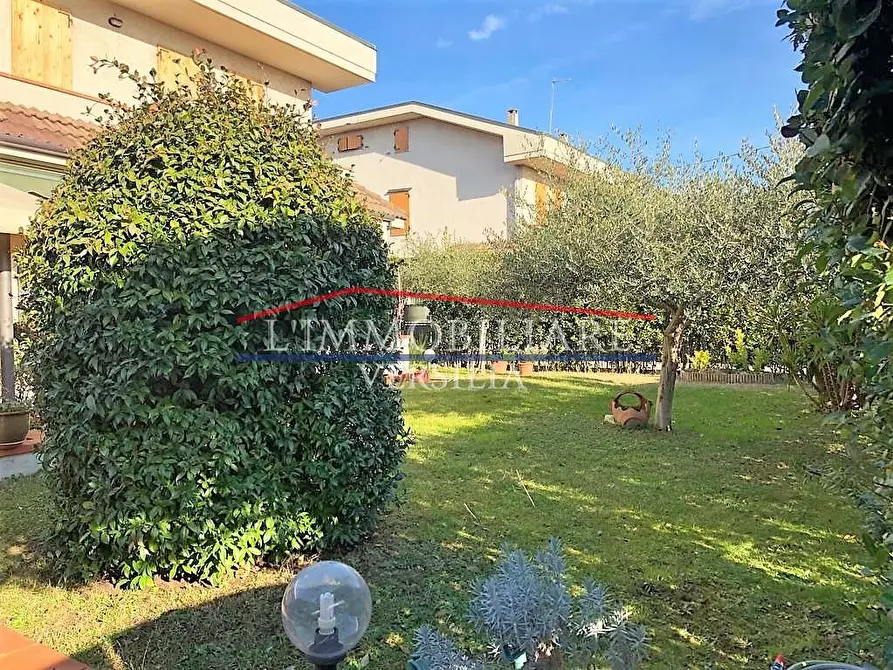 Immagine 4 di Casa semindipendente in vendita  a Montignoso