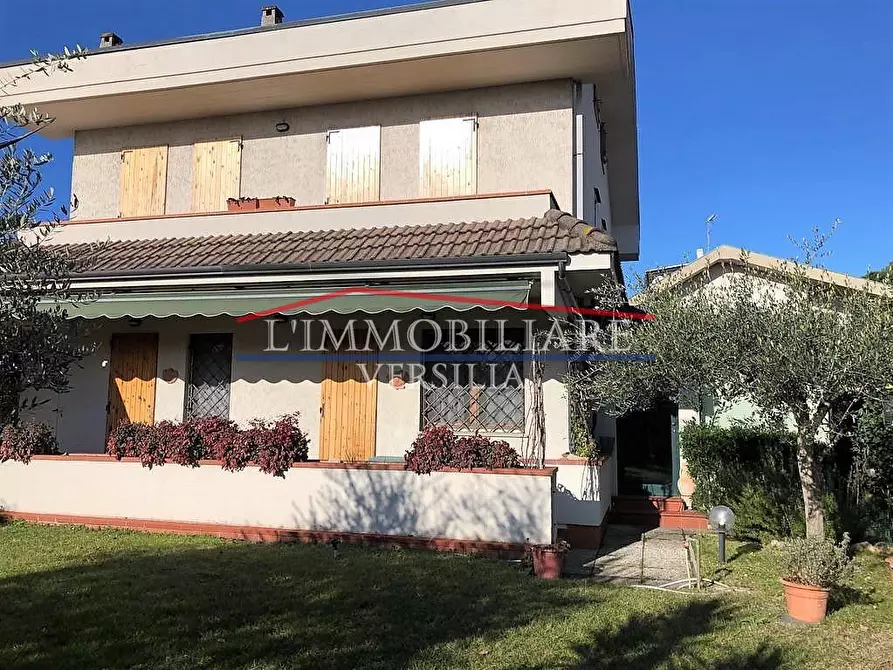 Immagine 3 di Casa semindipendente in vendita  a Montignoso