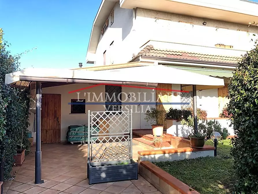 Immagine 5 di Casa semindipendente in vendita  a Montignoso