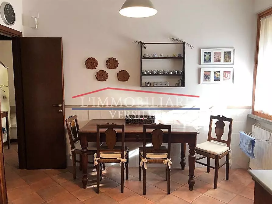 Immagine 17 di Casa semindipendente in vendita  a Montignoso