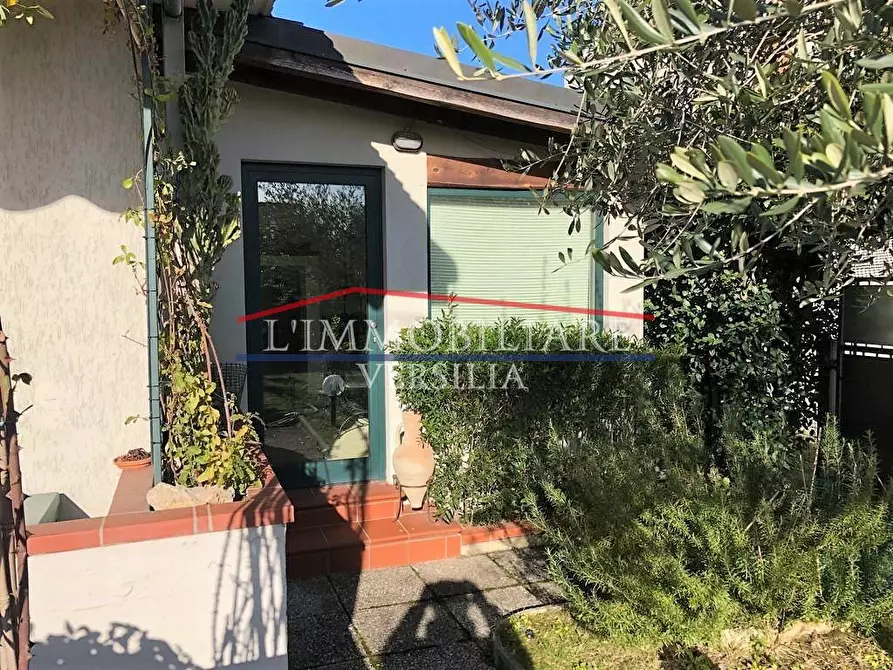 Immagine 8 di Casa semindipendente in vendita  a Montignoso