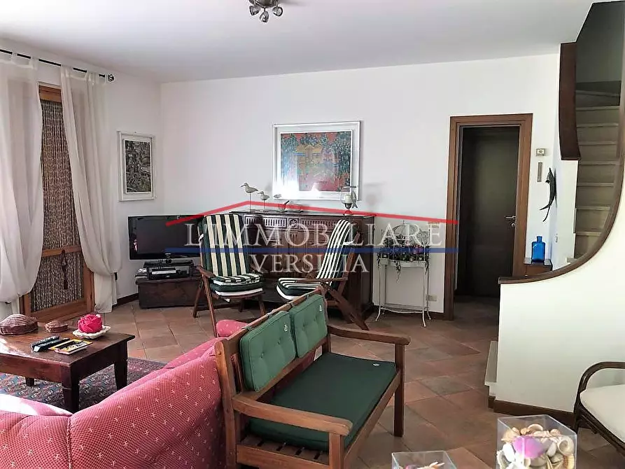 Immagine 13 di Casa semindipendente in vendita  a Montignoso