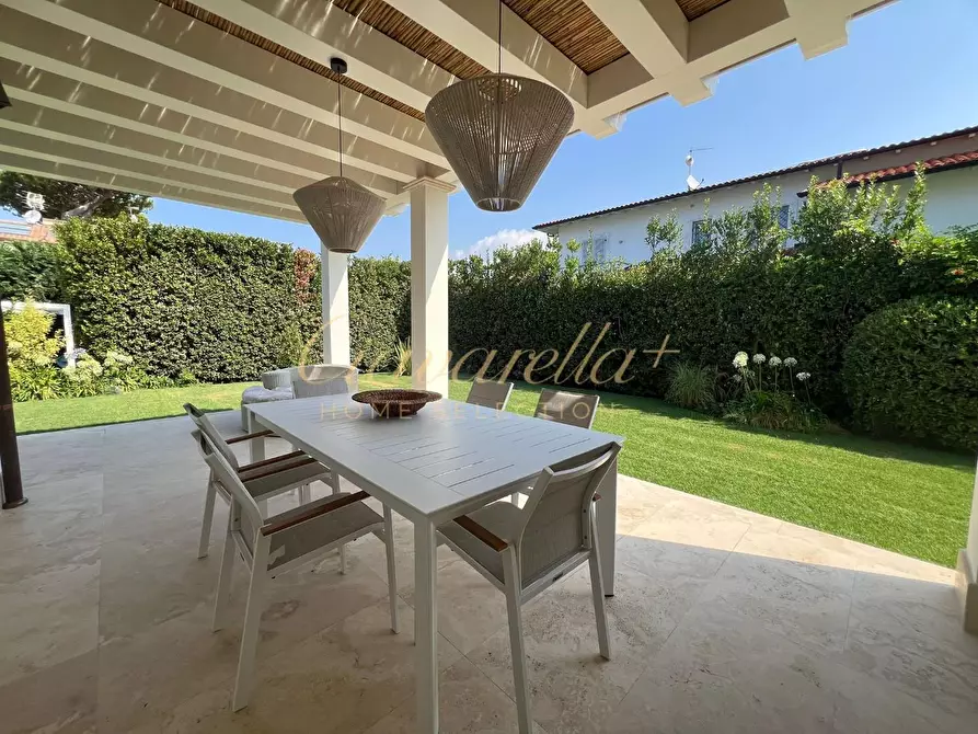 Immagine 4 di Villa in affitto  a Forte Dei Marmi