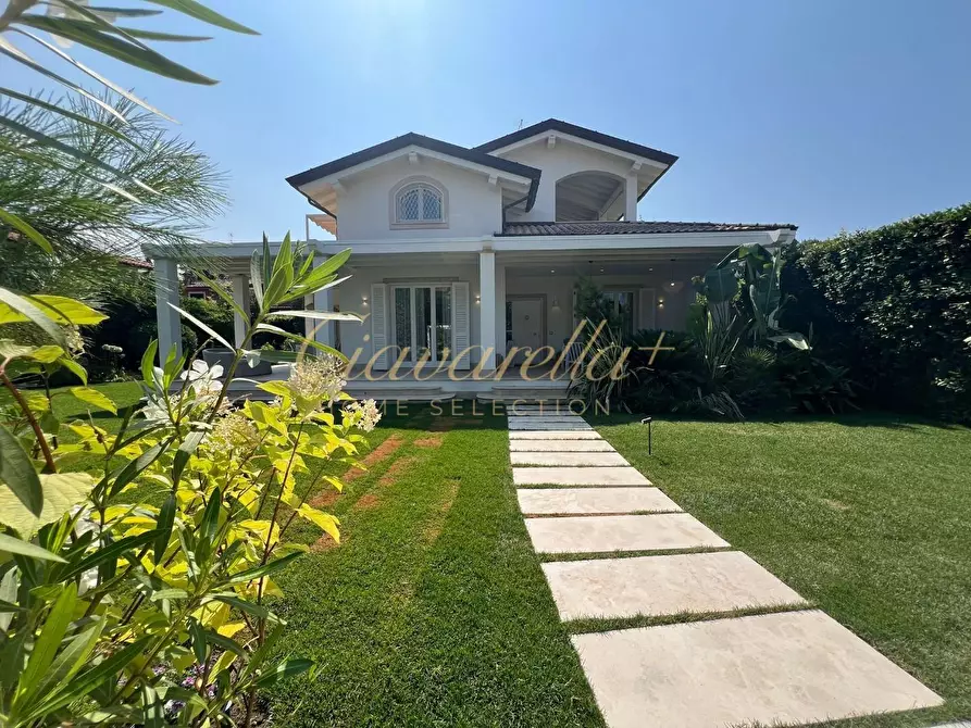 Immagine 40 di Villa in affitto  a Forte Dei Marmi