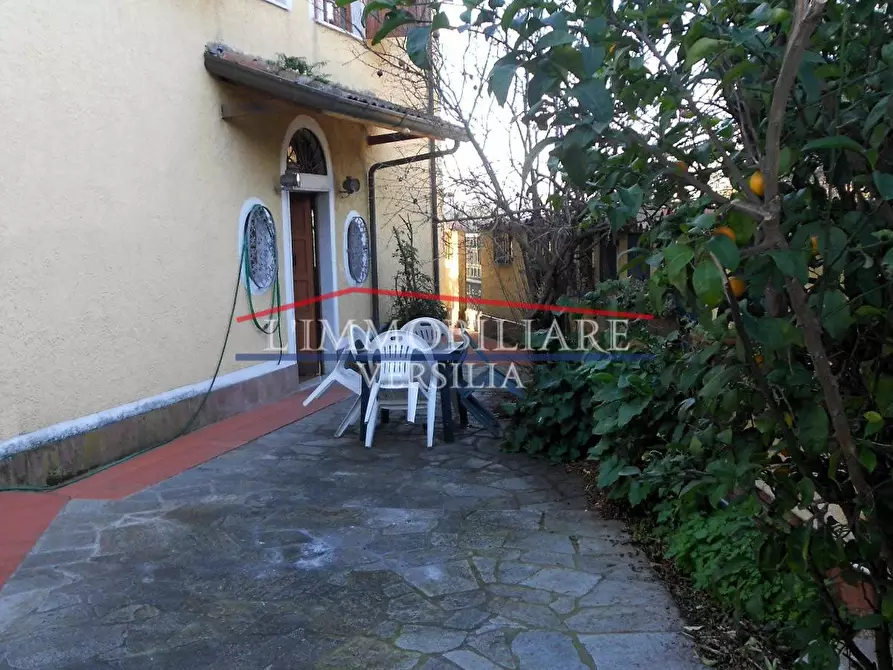 Immagine 2 di Casa bifamiliare in vendita  a Massa