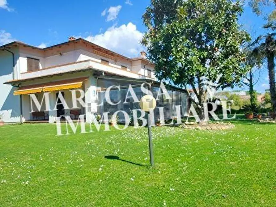 Immagine 3 di Villa in vendita  a Carrara