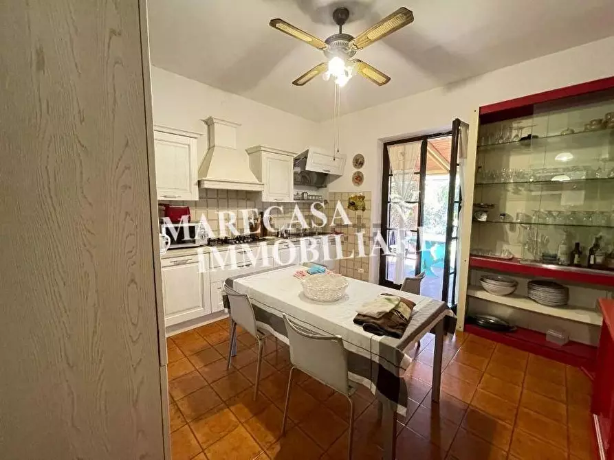 Immagine 10 di Villa in vendita  a Carrara