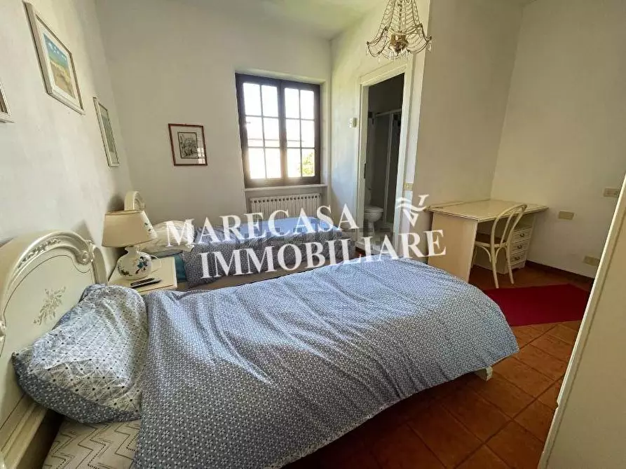 Immagine 19 di Villa in vendita  a Carrara