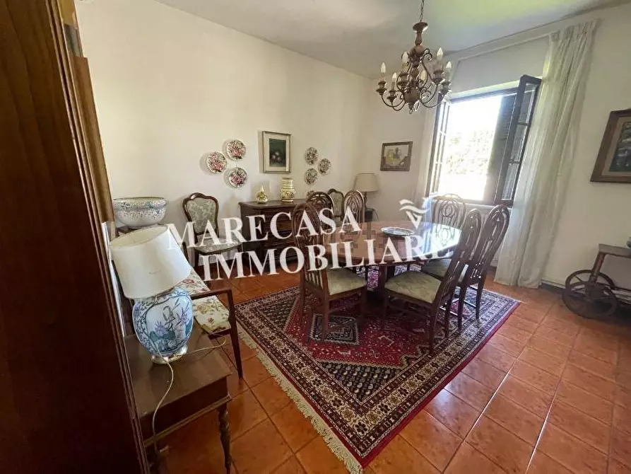 Immagine 9 di Villa in vendita  a Carrara