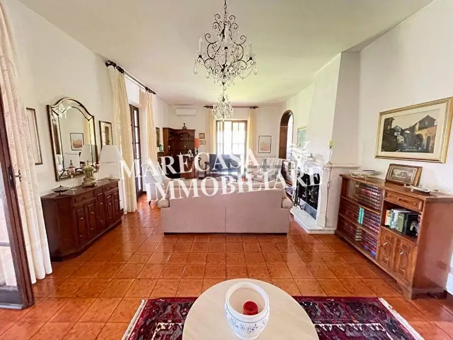 Immagine 8 di Villa in vendita  a Carrara