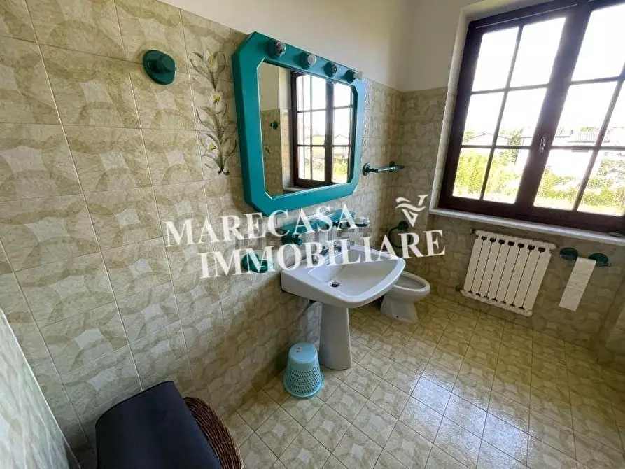 Immagine 21 di Villa in vendita  a Carrara