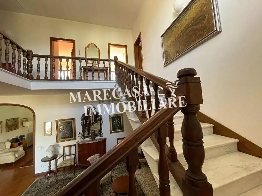 Immagine 11 di Villa in vendita  a Carrara
