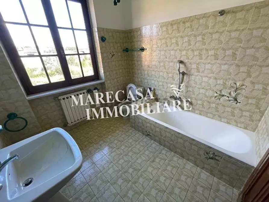 Immagine 22 di Villa in vendita  a Carrara