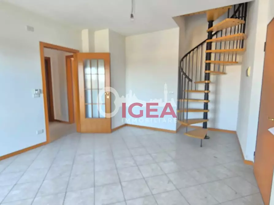 Immagine 21 di Appartamento in vendita  a Siena