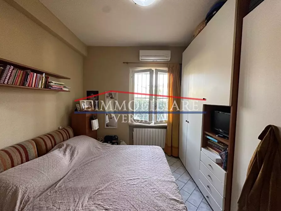 Immagine 6 di Appartamento in vendita  a Montignoso