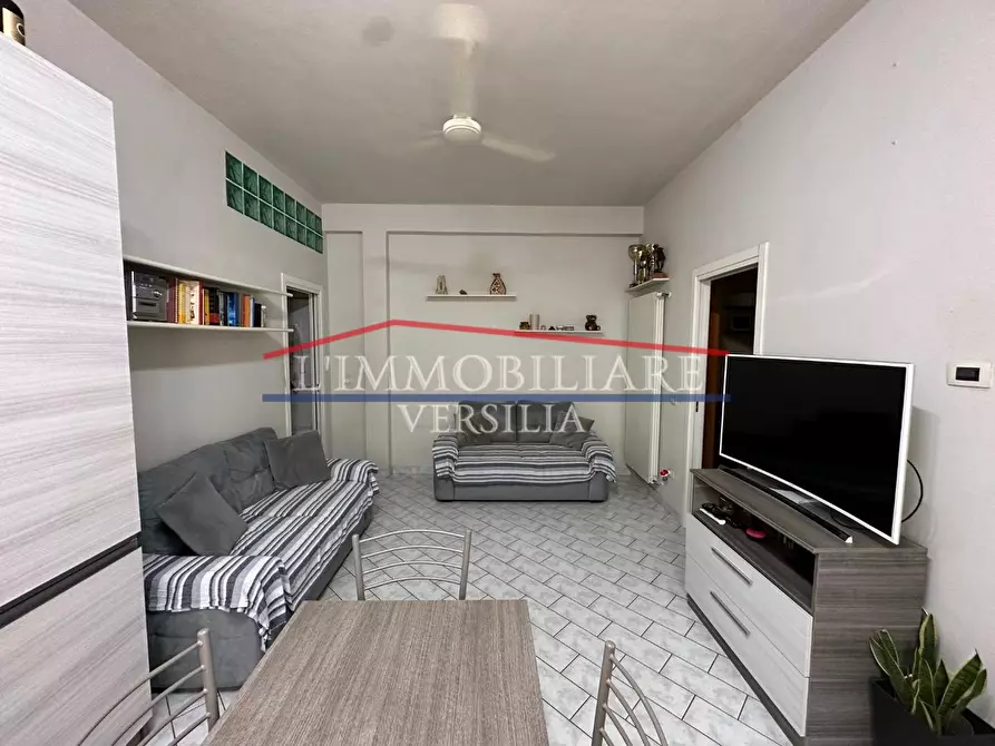 Immagine 4 di Appartamento in vendita  a Montignoso