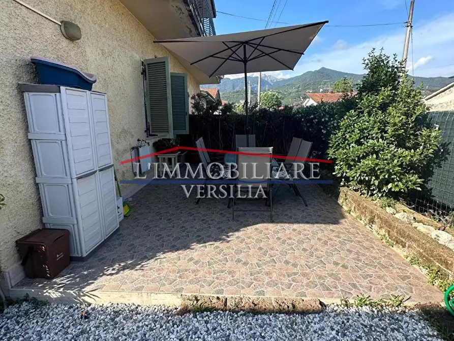 Immagine 3 di Appartamento in vendita  a Montignoso