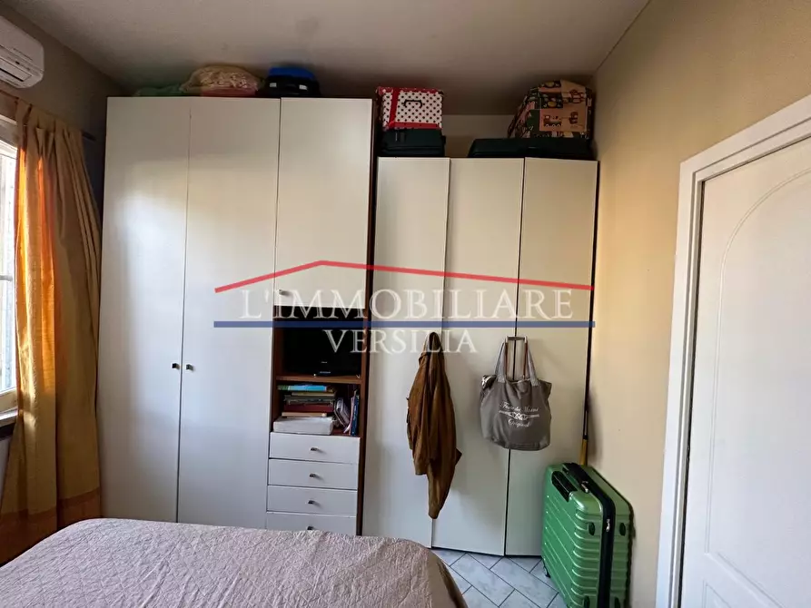 Immagine 9 di Appartamento in vendita  a Montignoso