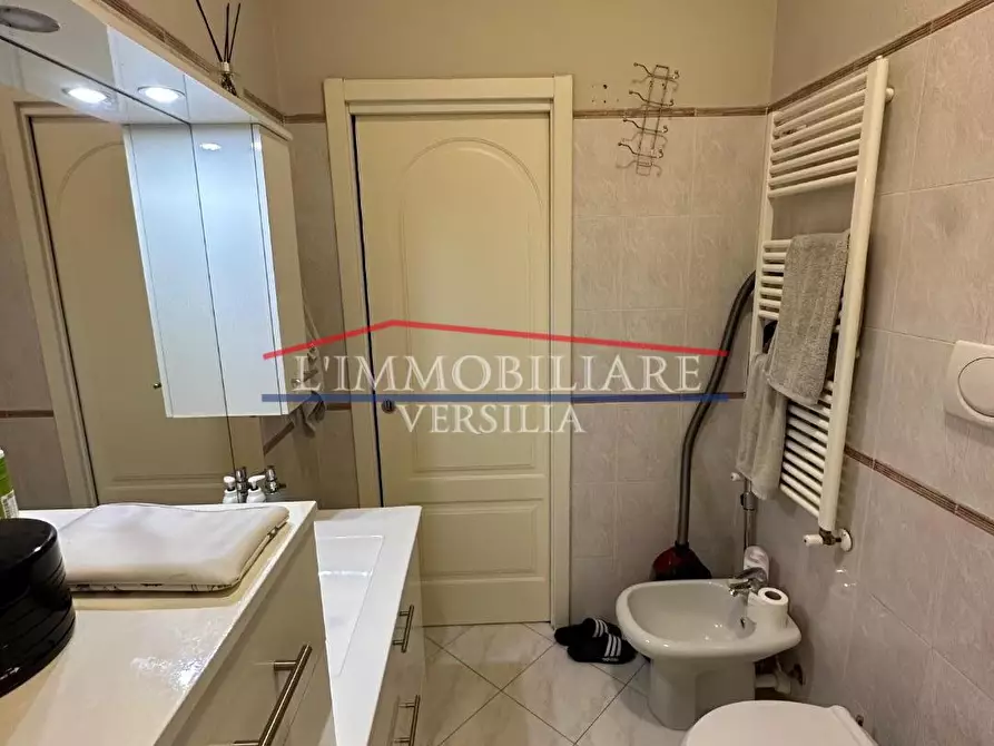 Immagine 15 di Appartamento in vendita  a Montignoso