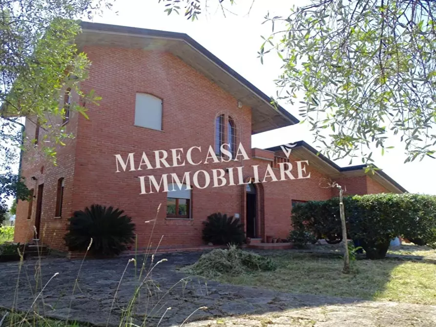 Immagine 2 di Villa in vendita  a Ortonovo