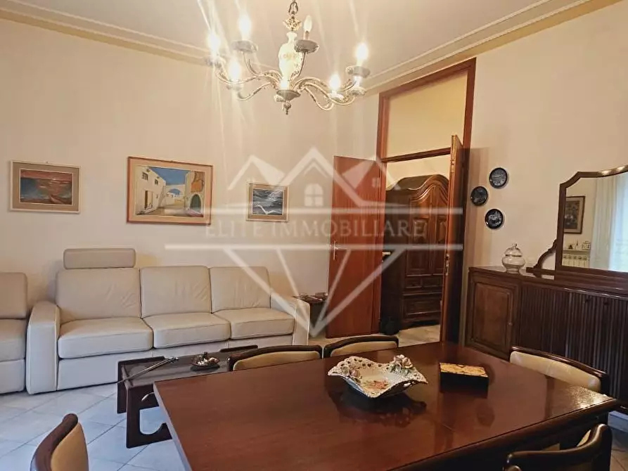 Immagine 2 di Appartamento in vendita  a Carrara