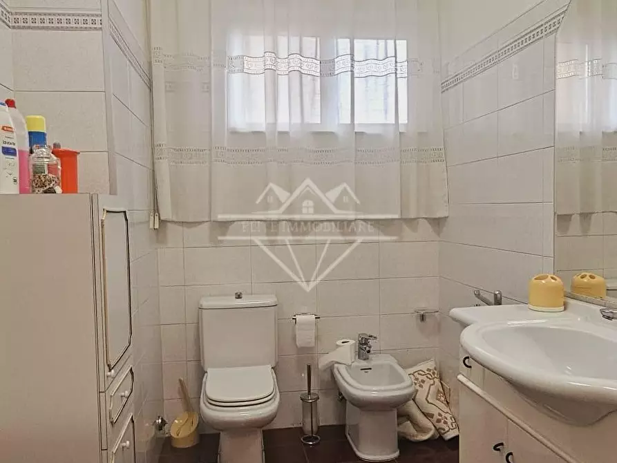 Immagine 11 di Appartamento in vendita  a Carrara