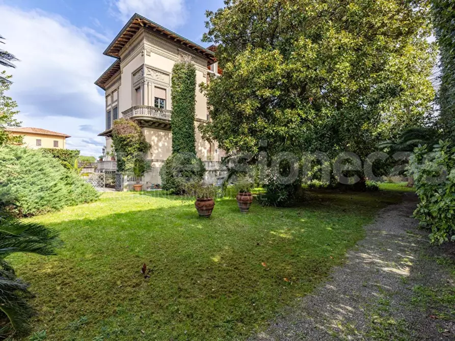 Immagine 6 di Villa in vendita  a Pisa
