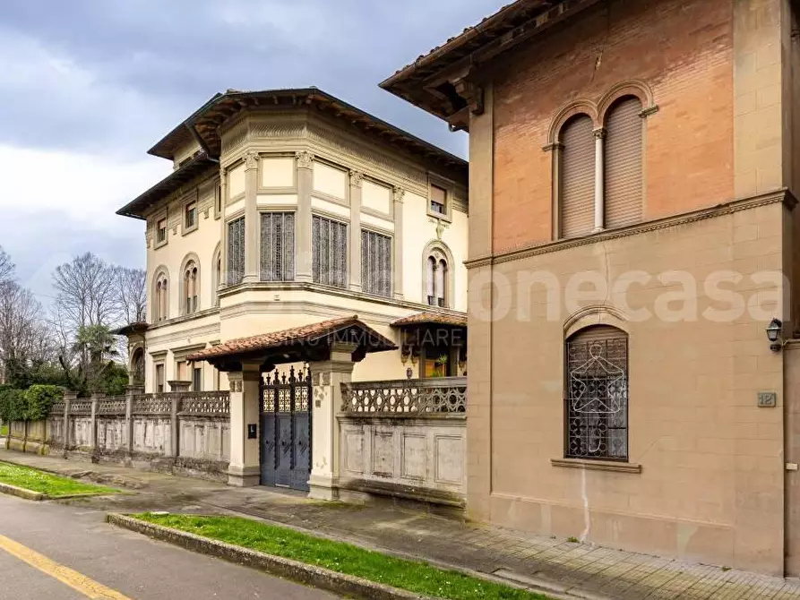 Immagine 2 di Villa in vendita  a Pisa
