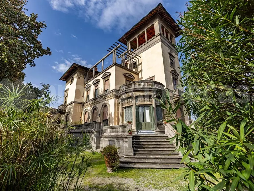 Immagine 1 di Villa in vendita  a Pisa