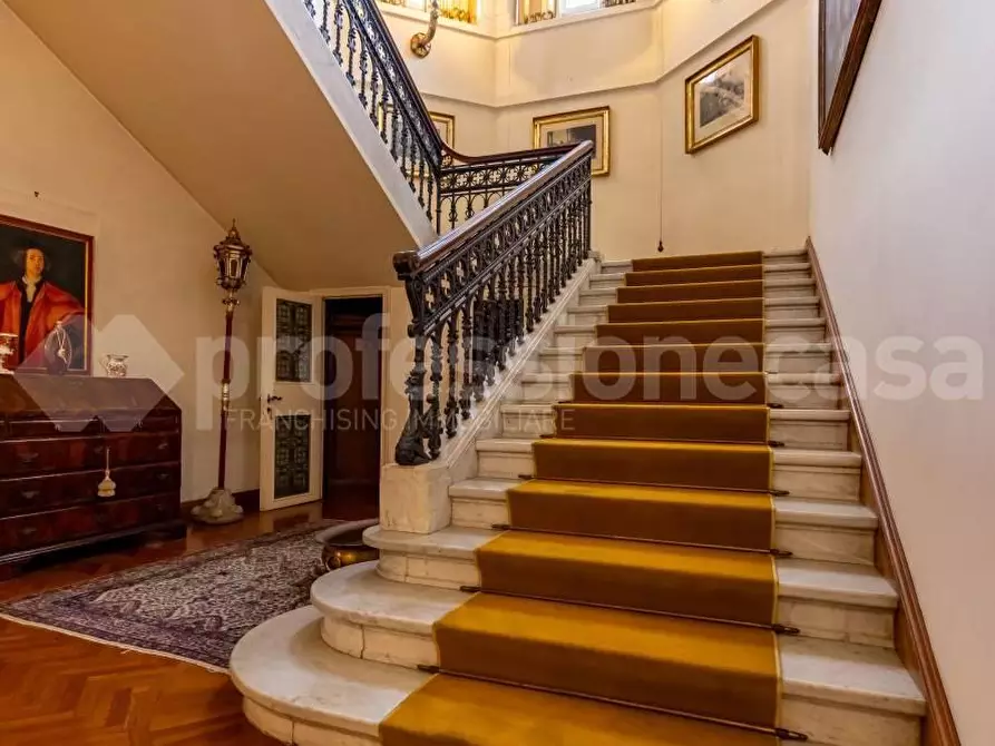 Immagine 15 di Villa in vendita  a Pisa