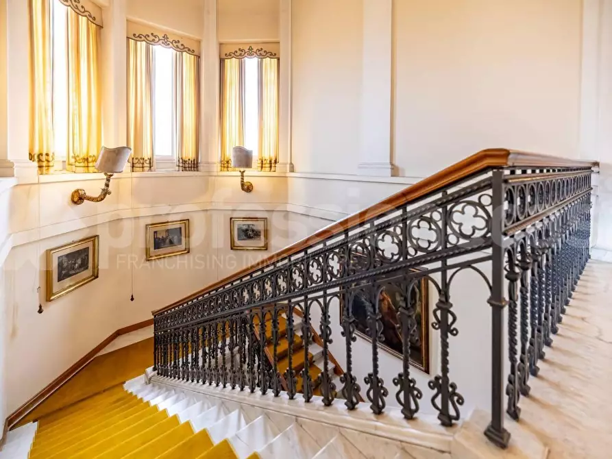 Immagine 34 di Villa in vendita  a Pisa