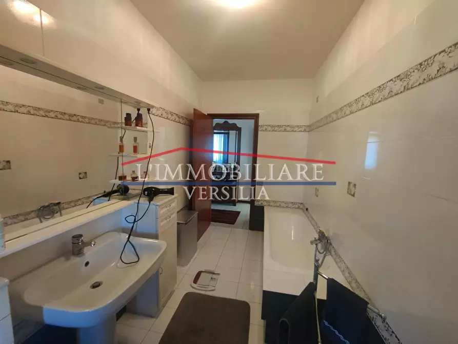 Immagine 16 di Appartamento in vendita  a Massa