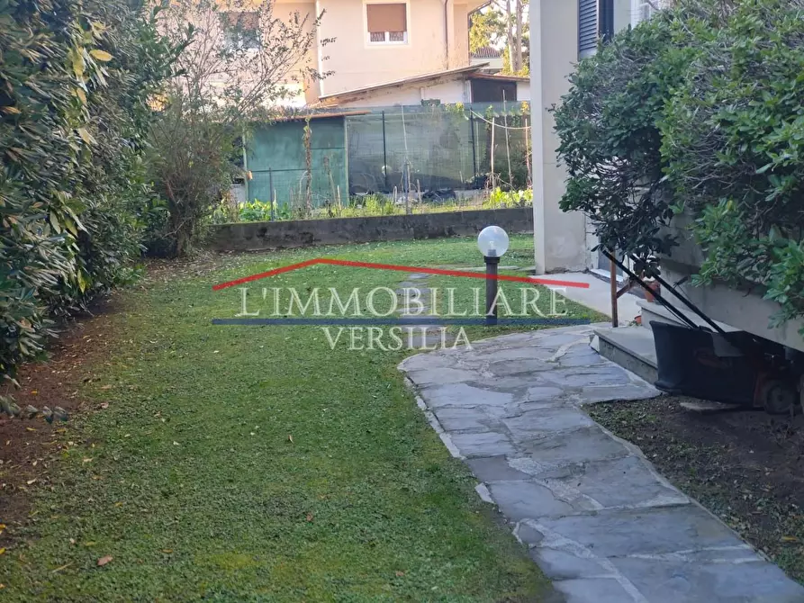 Immagine 37 di Appartamento in vendita  a Massa