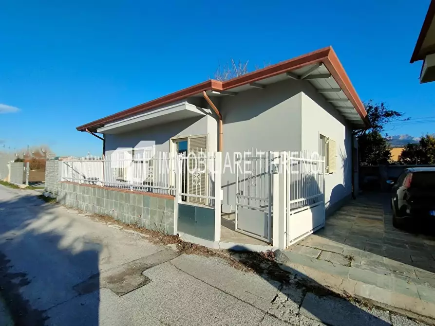 Immagine 19 di Casa indipendente in vendita  a Massa