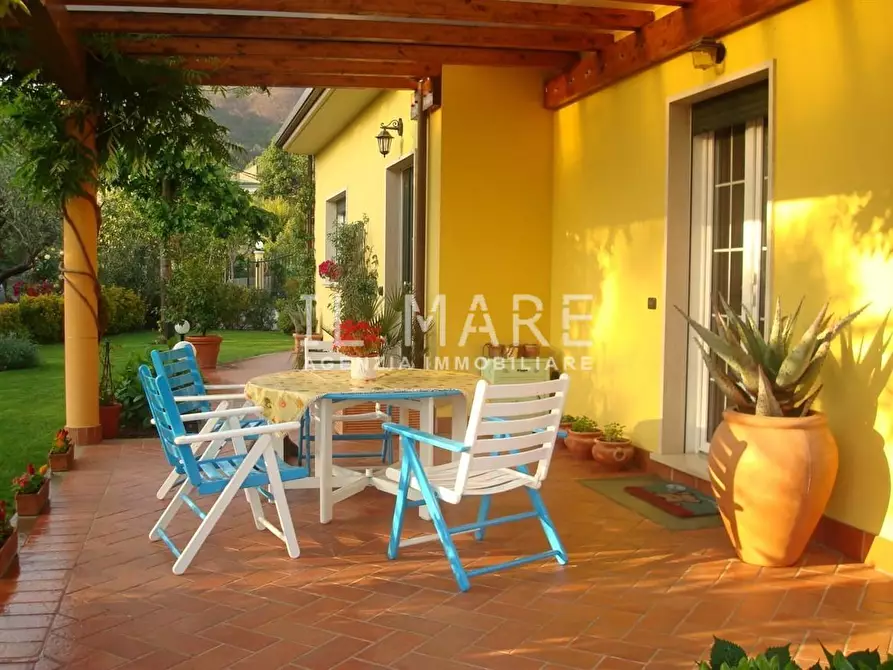 Immagine 8 di Villa in vendita  a Montignoso