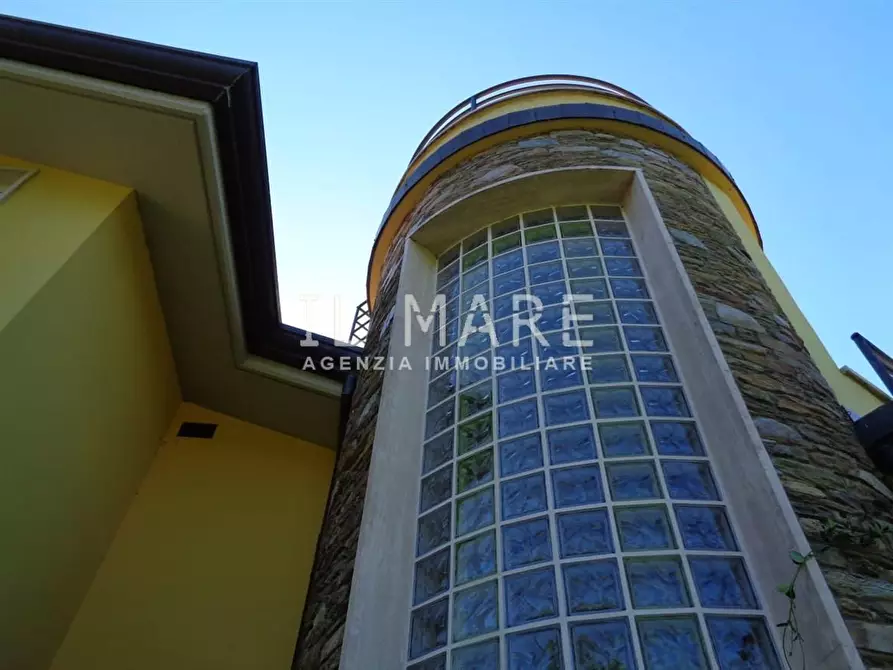 Immagine 30 di Villa in vendita  a Montignoso