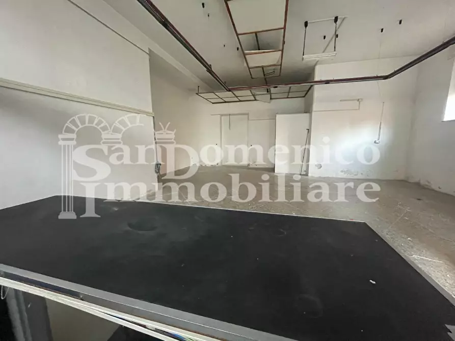 Immagine 2 di Locale commerciale in affitto  a Cascina