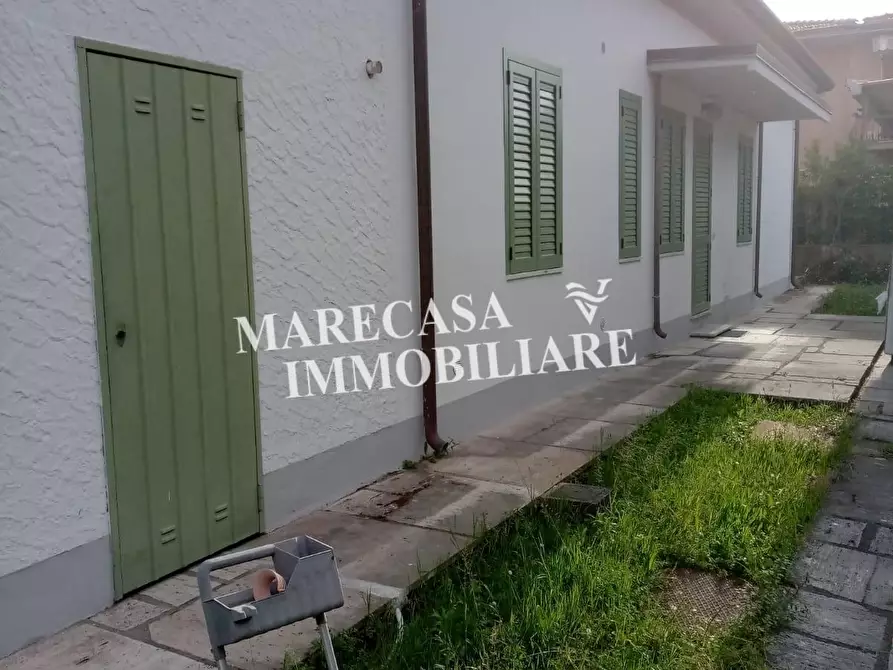 Immagine 1 di Casa indipendente in vendita  a Carrara