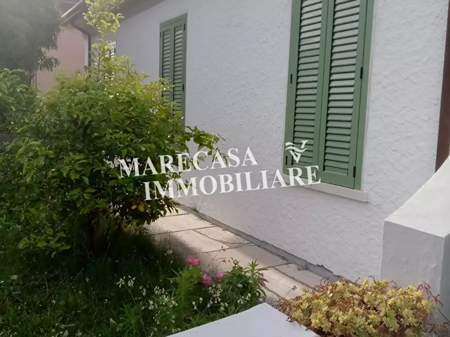 Immagine 2 di Casa indipendente in vendita  a Carrara