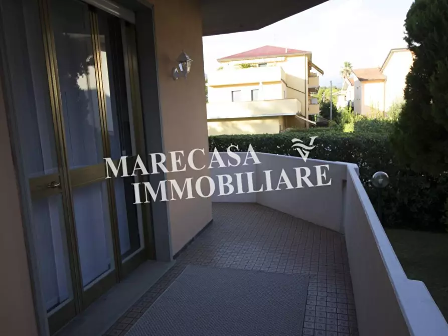 Immagine 21 di Appartamento in affitto  a Massa