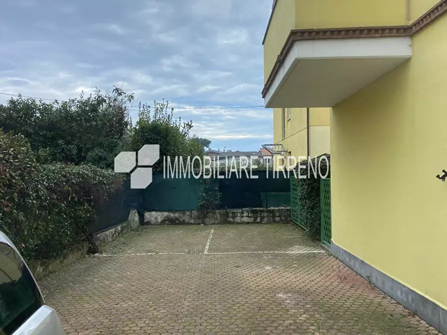 Immagine 2 di Villetta a schiera in affitto  a Massa