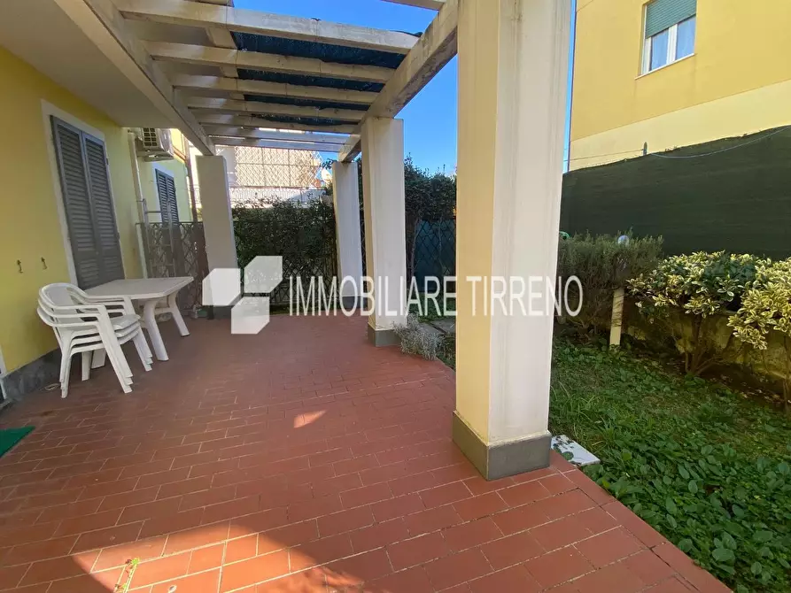 Immagine 17 di Villetta a schiera in affitto  a Massa