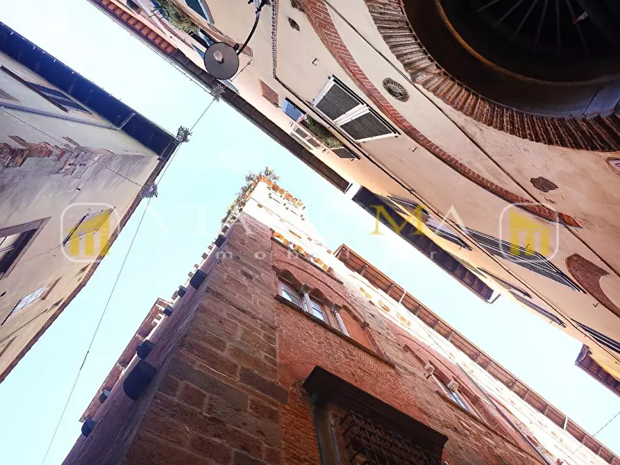 Immagine 7 di Appartamento in vendita  a Lucca